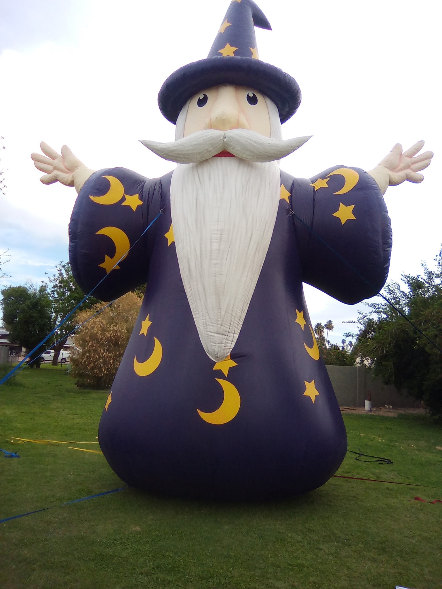Giant wizard character cold-air inflatable